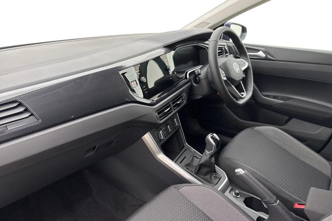 Volkswagen  Polo  Photo 2