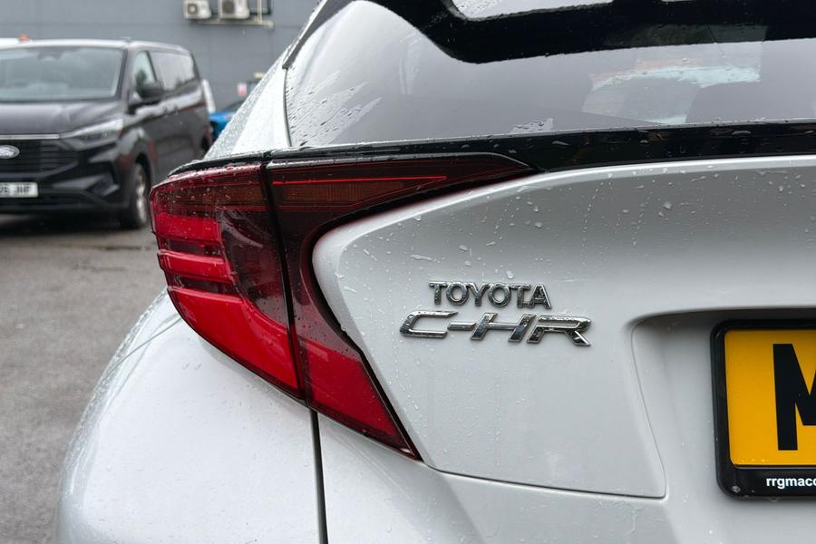 Toyota C-HR Photo autoimg-264c26833fc0605813df7d49b9c082d860f90c1d.jpg