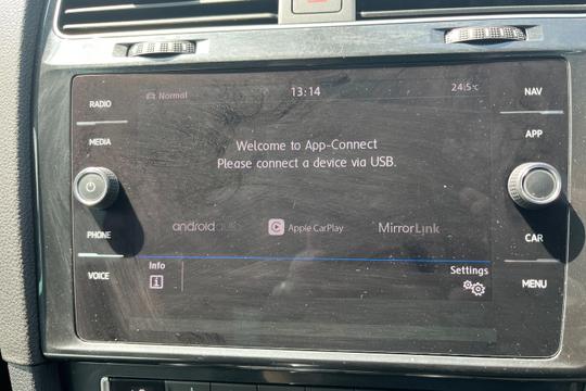 Volkswagen Golf Photo autoimg-265ab88c82df03abb8b42bb2a1a2368af17cdb25.jpg