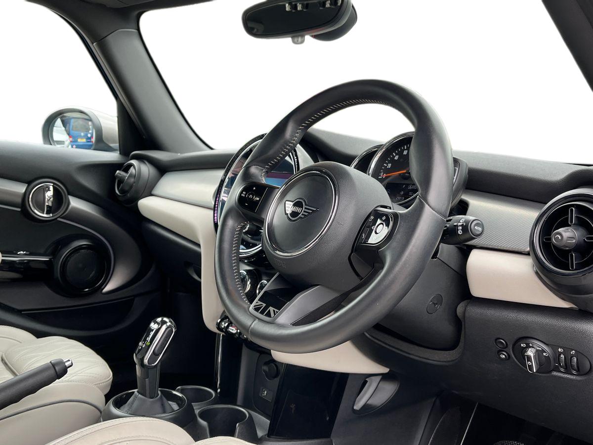 MINI Hatch Photo 18