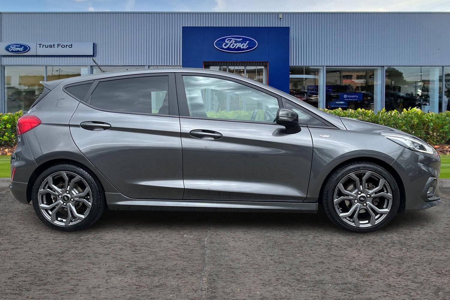 Ford Fiesta Photo 2