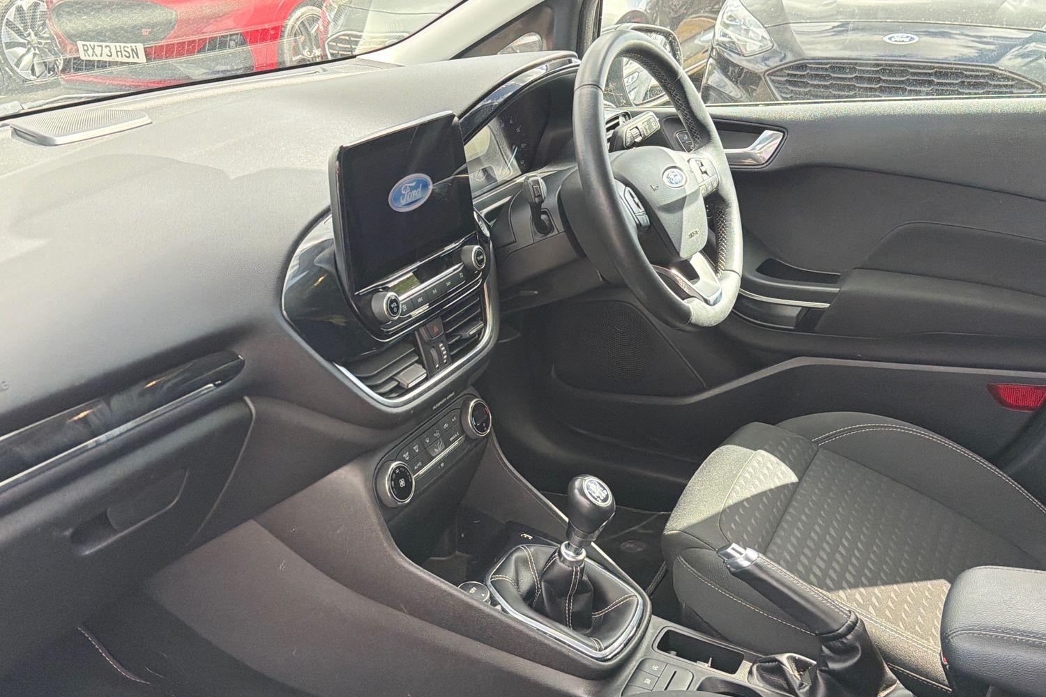 Ford FIESTA Photo 17