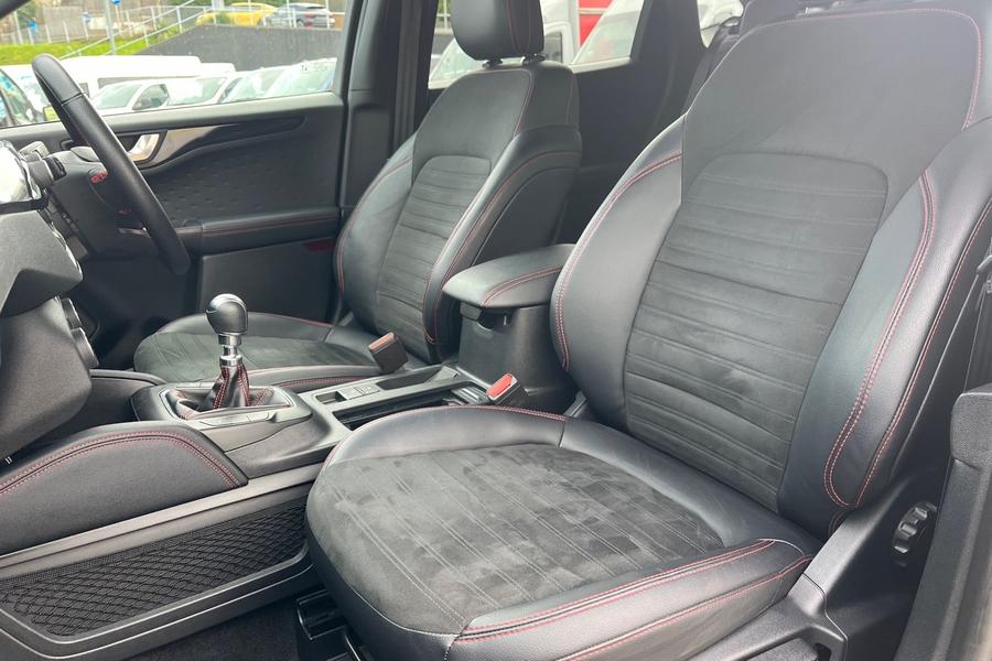 Ford Kuga Photo autoimg-2672fbeee9279e426d50e60be060eaba3b1a6b3f.jpg
