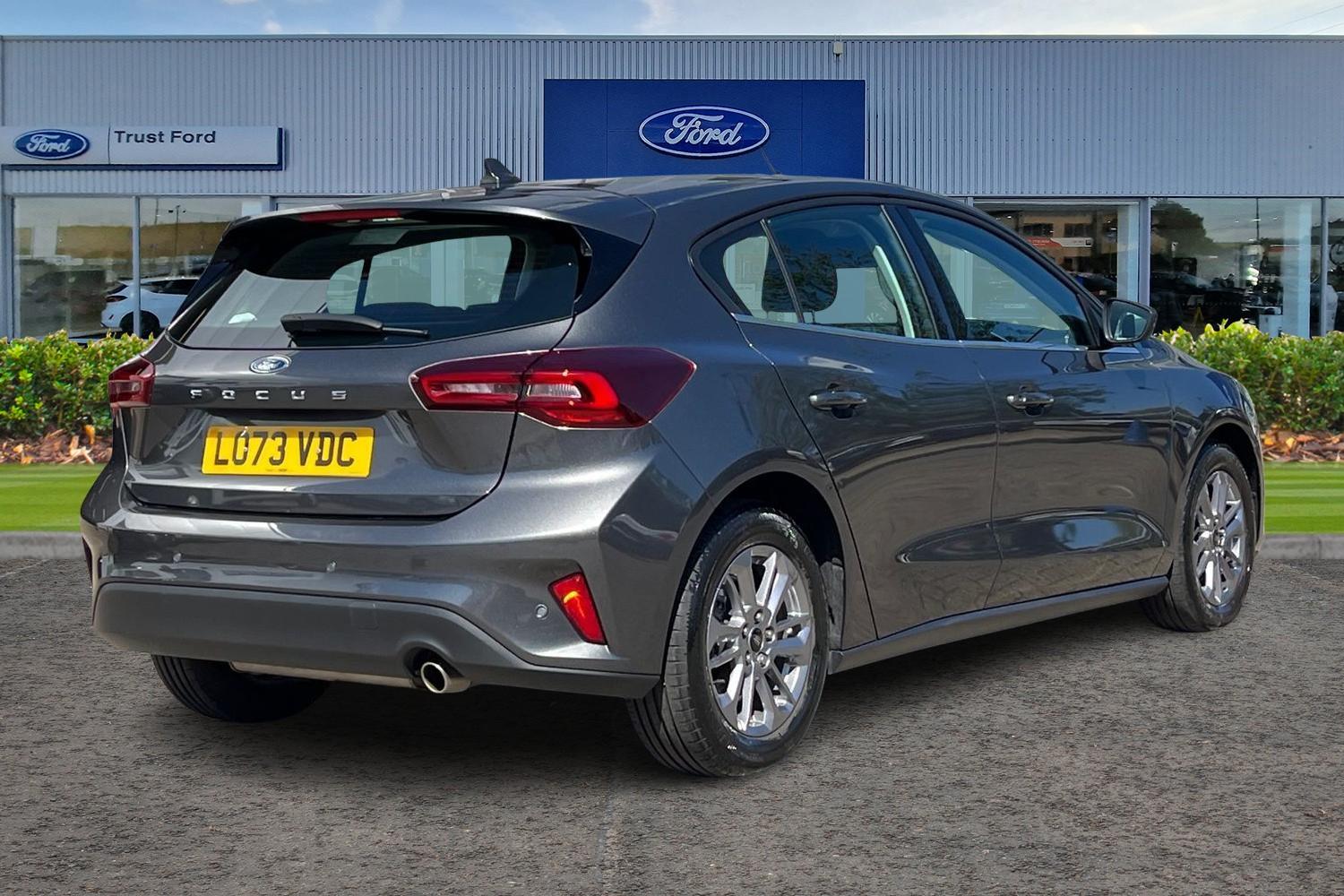Ford Focus Photo 3