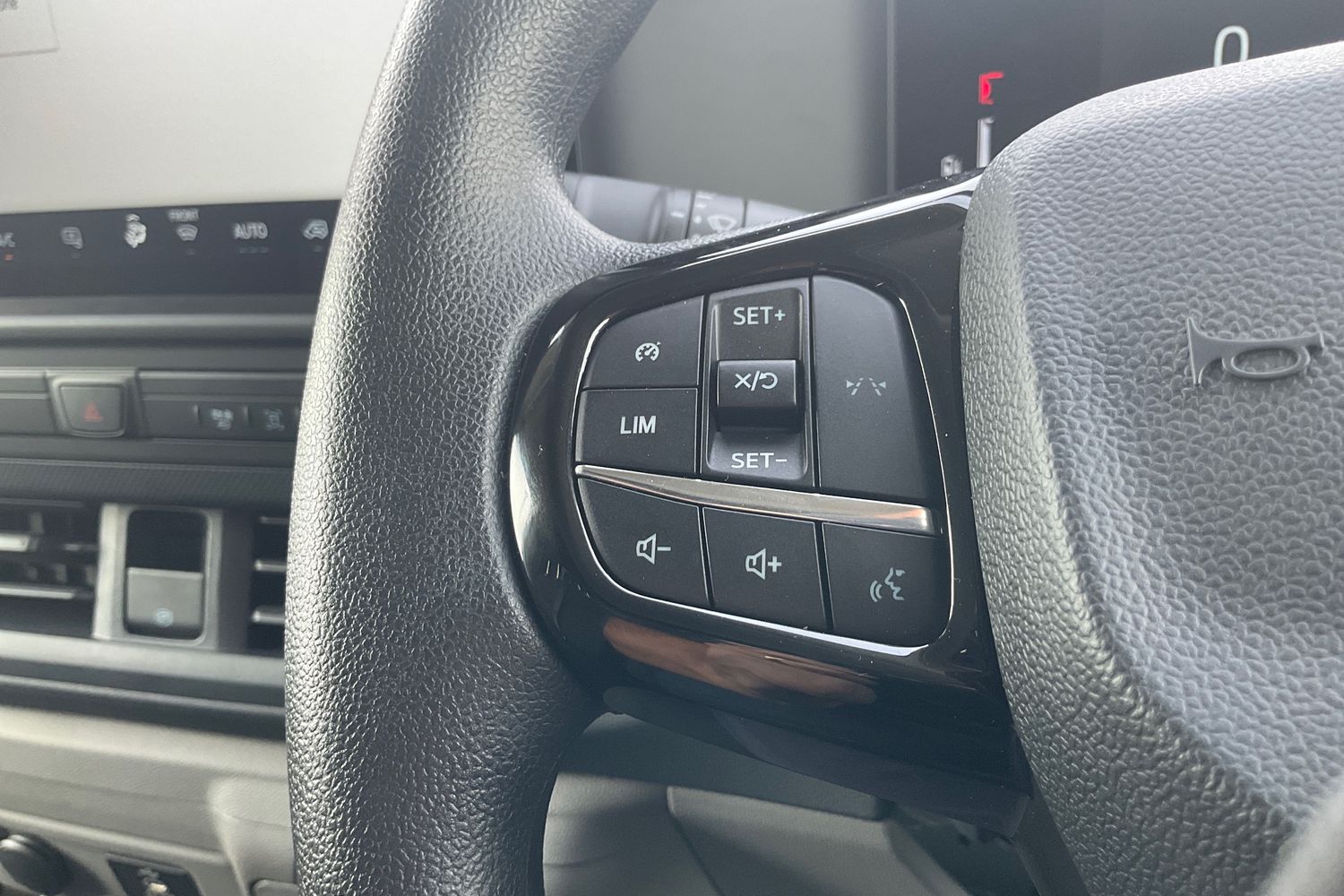 Ford E-Transit Custom Photo 26