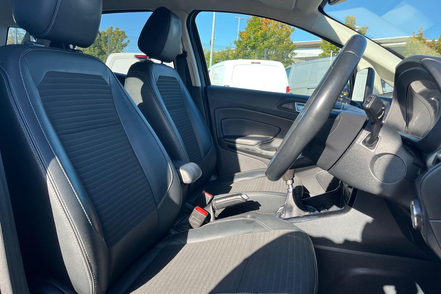 Ford ECOSPORT Photo 16