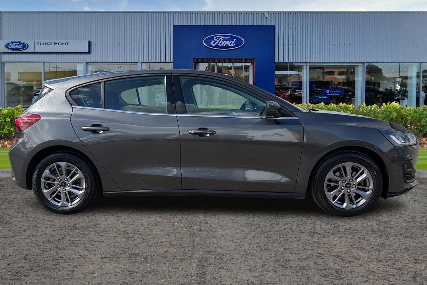 Ford FOCUS Photo 2
