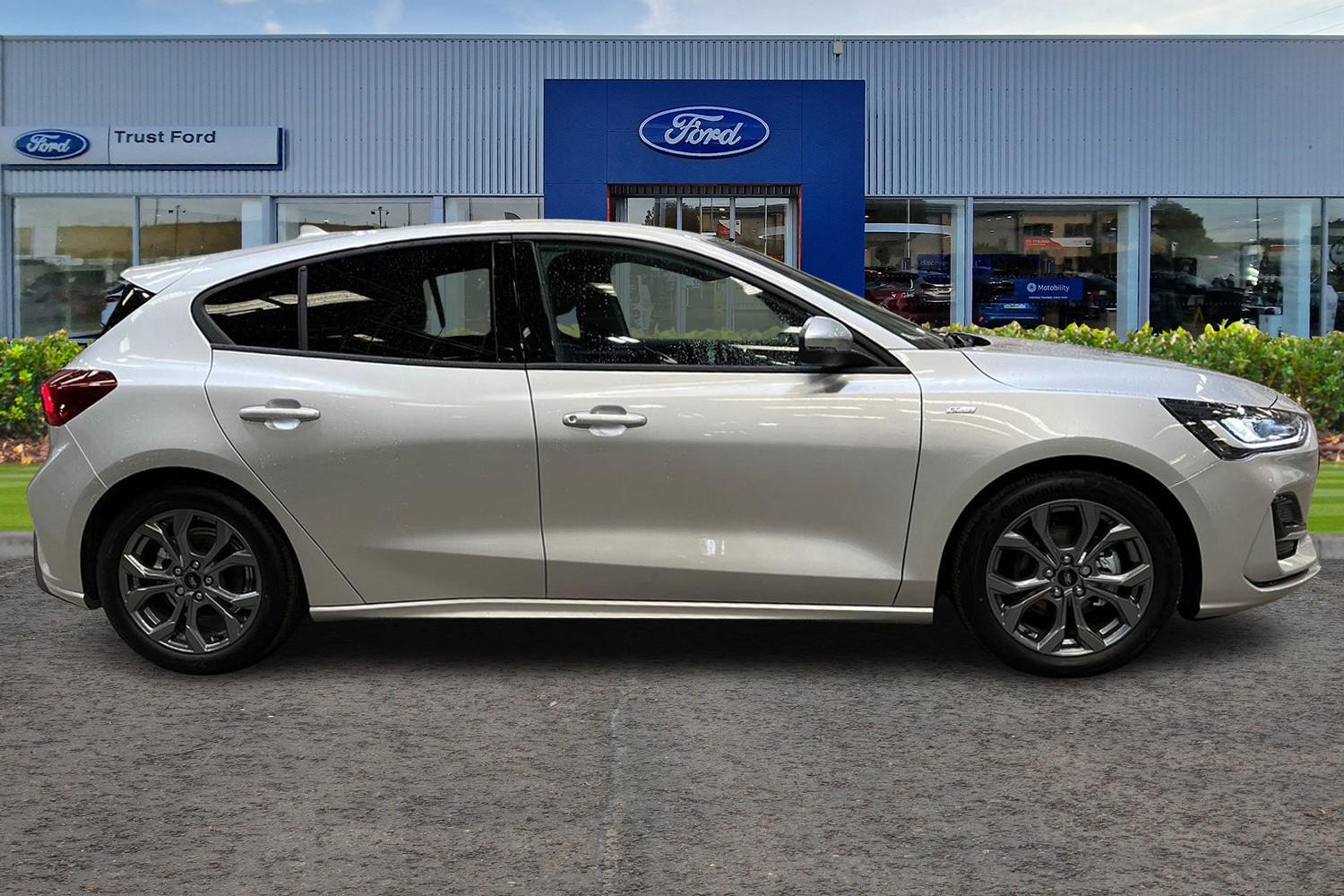 Ford FOCUS Photo 2