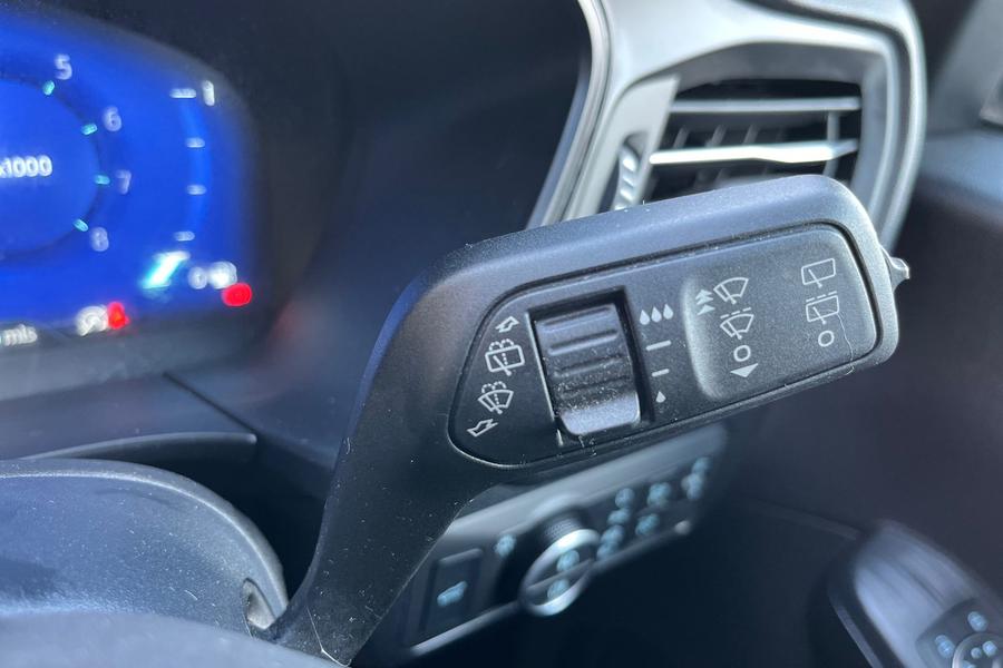 Ford KUGA Photo autoimg-269725ccc184351e3d22113b091f63c9311a30ab.jpg