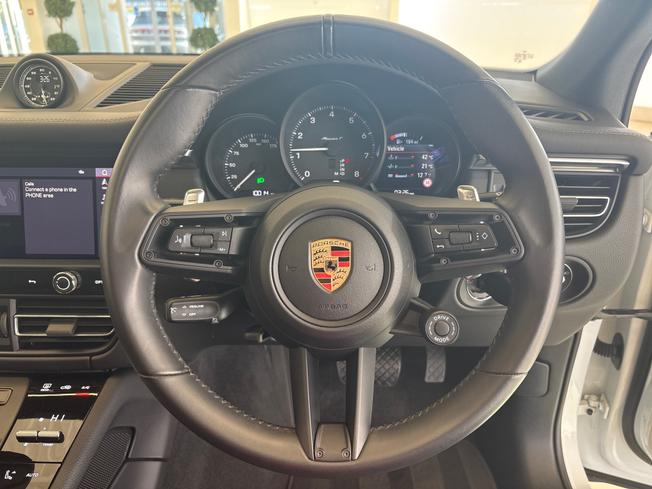 PORSCHE Macan Photo 17