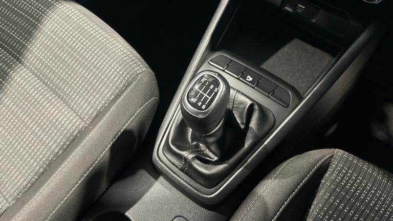 Used Kia Stonic WG24UWO 13