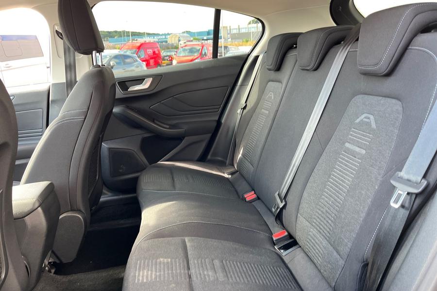Ford FOCUS Photo autoimg-269e6720902859d49456dc900f81f4cb1d362075.jpg