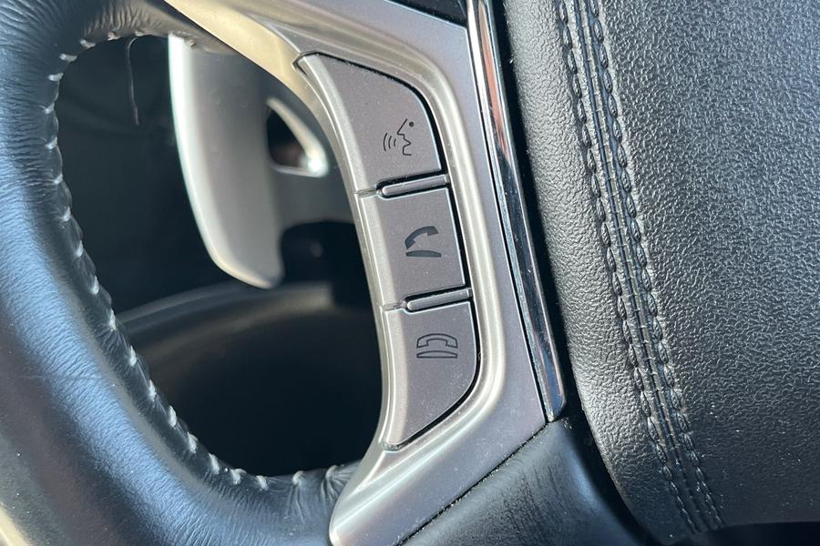 Mitsubishi OUTLANDER Photo autoimg-26a9468ad1de37baccf08fad8c6a66ed28c7c271.jpg