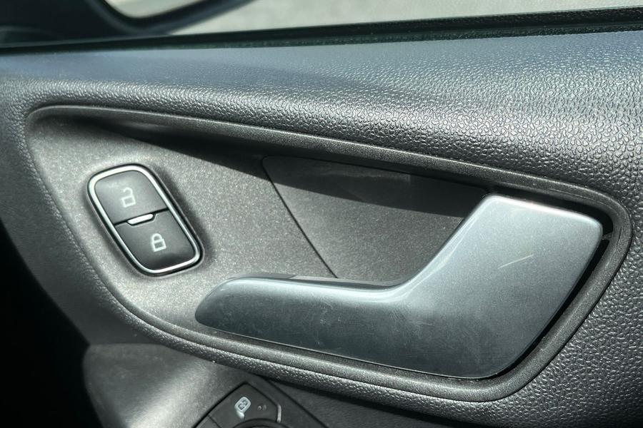 Ford FIESTA Photo autoimg-26aeaa3132979813c93e1b38f6629944db03716c.jpg