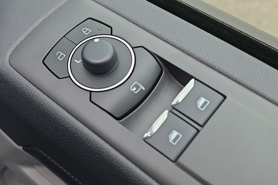 Used FORD TRANSIT CUSTOM WV75ZKH 29