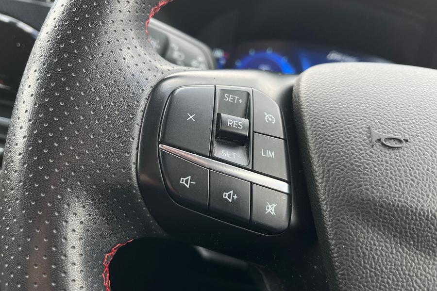 Ford Kuga Photo autoimg-26b1a0c09fe6cd991e96f3f87df660d12ae603fa.jpg