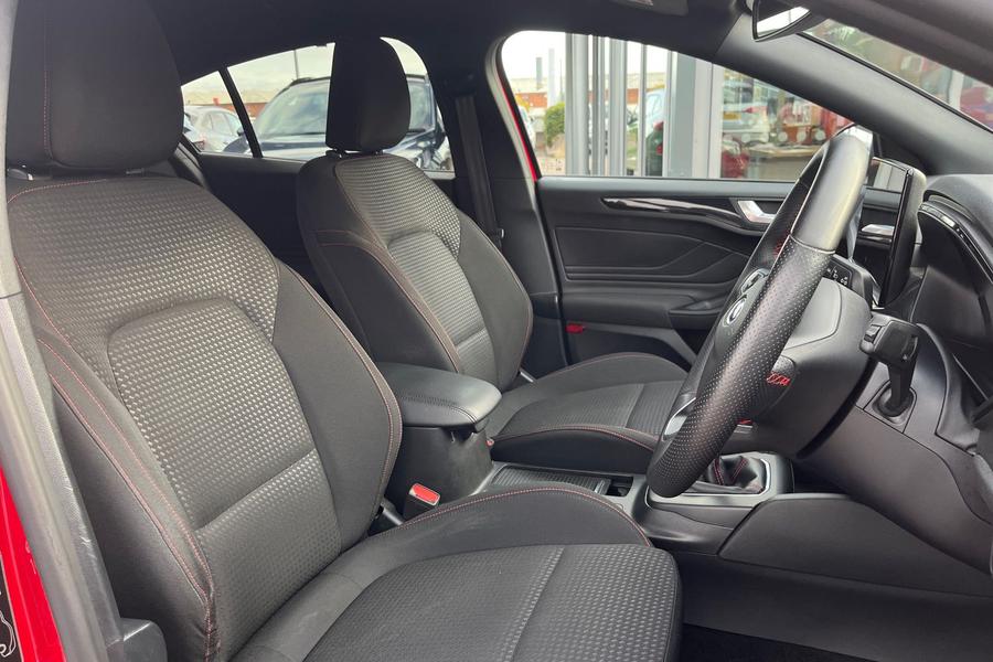 Ford Focus Photo autoimg-26b6b5ec4aebee49bb175f5764aa802bb77a6ee8.jpg