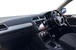 VOLKSWAGEN Tiguan Photo 2