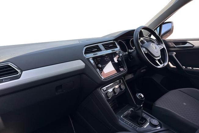 VOLKSWAGEN Tiguan Photo 2