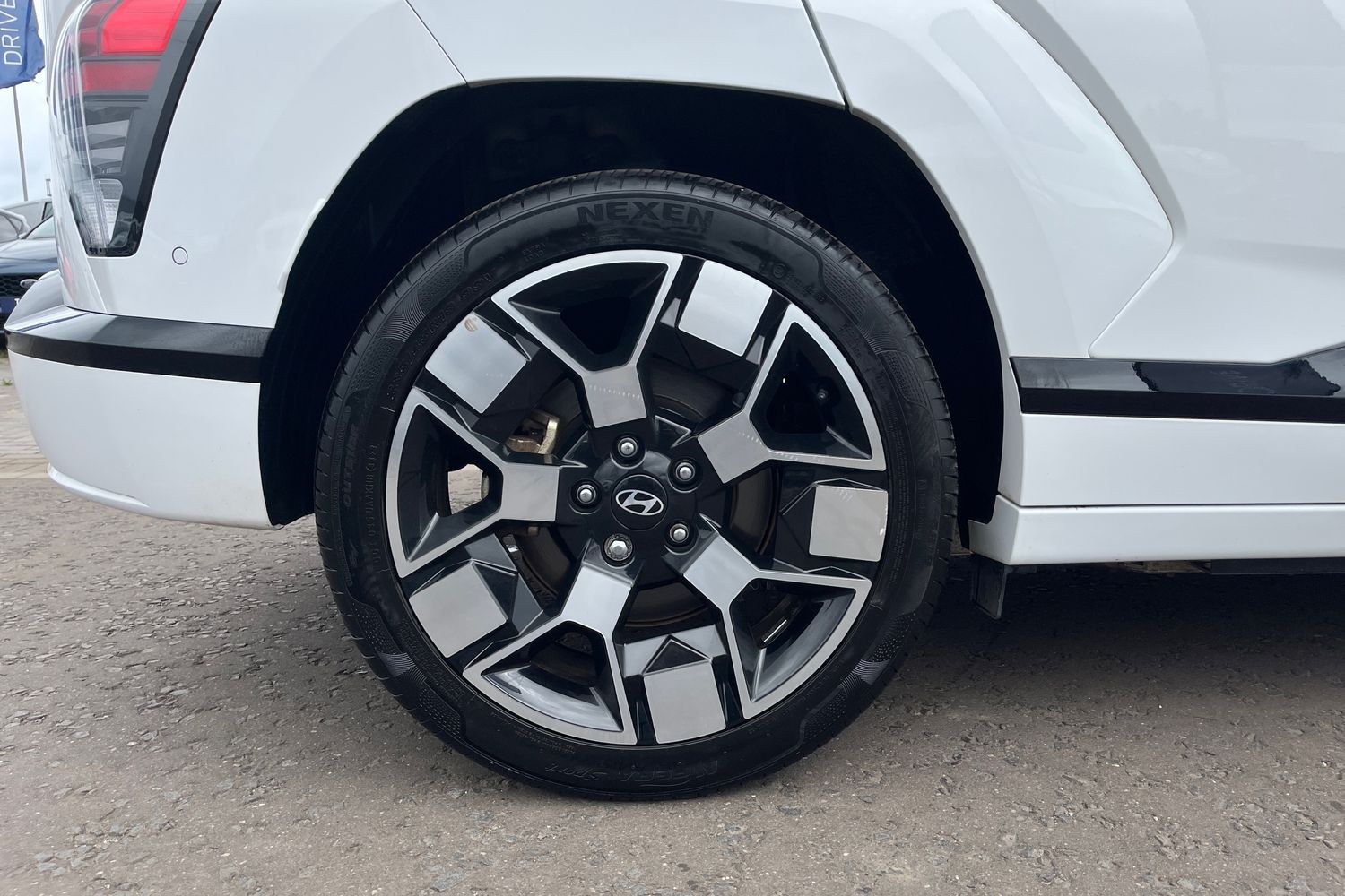 Hyundai KONA Photo 7