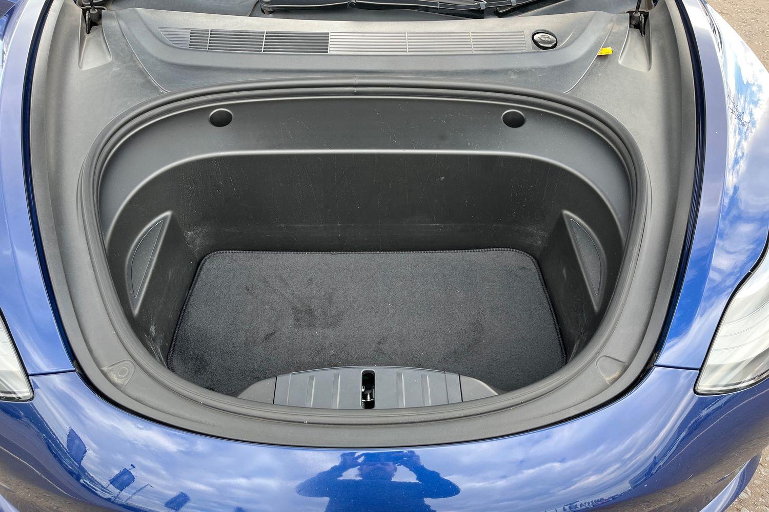 TESLA Model 3 Photo 39