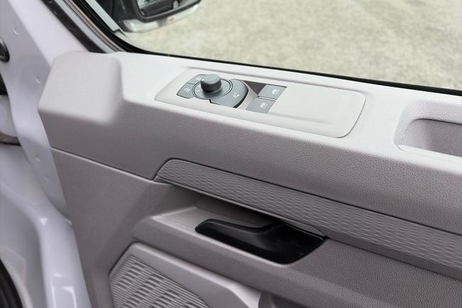 VOLKSWAGEN Transporter Photo 35