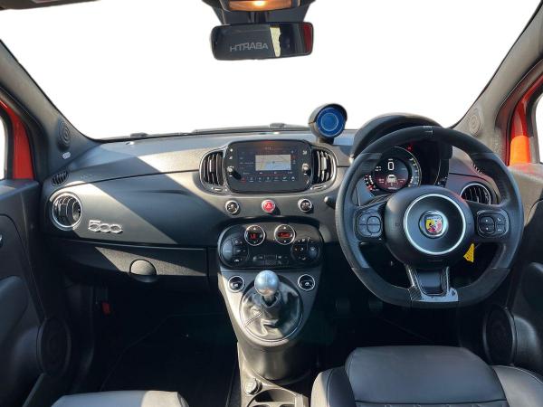 Abarth 695 Photo autoimg-26c64ad06d3b1c401a5e7420cd6db8310fdd2d24.jpg