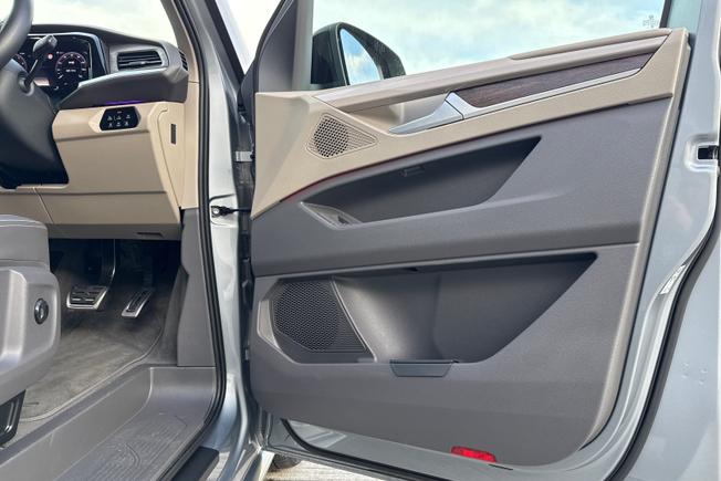 VOLKSWAGEN Multivan Photo 21