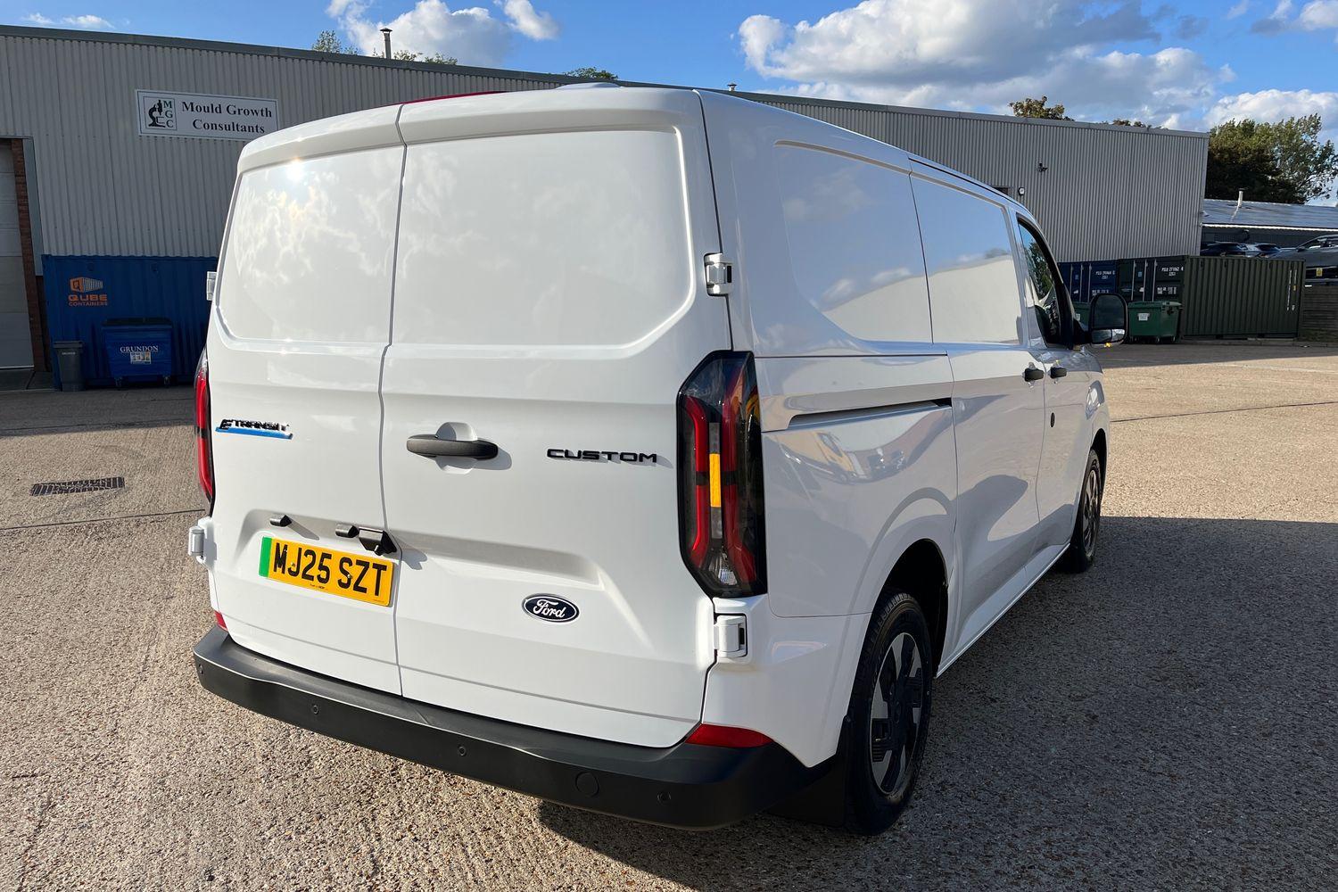 Ford E-TRANSIT CUSTOM Photo 39