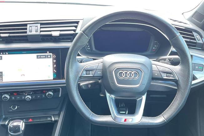 AUDI Q3 Photo 11