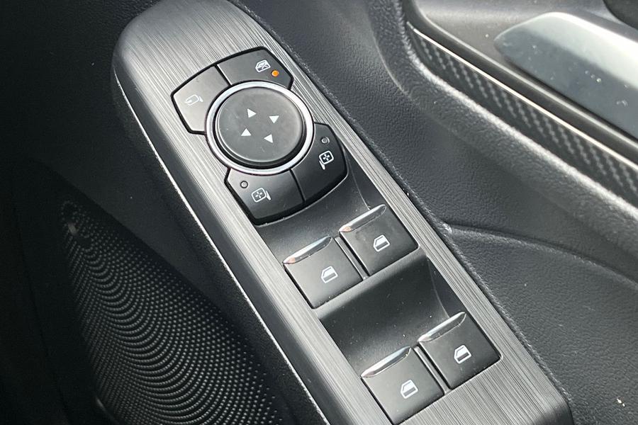 Ford Kuga Photo autoimg-26d8350c9c5f10e4e6d54d27ca9b06cfb8d715aa.jpg