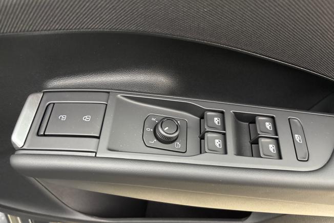 VOLKSWAGEN T-Roc Photo 25