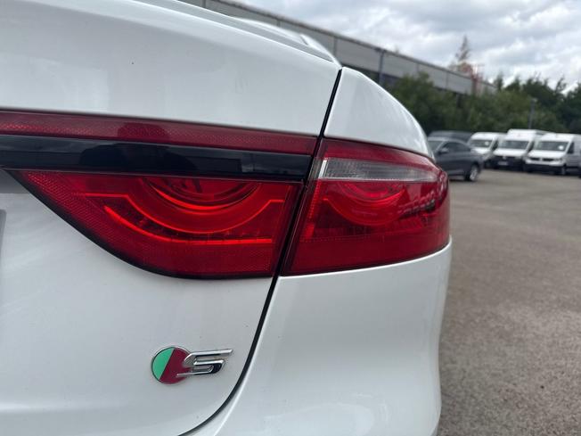 JAGUAR XF Photo 18