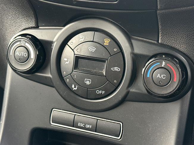 FORD Fiesta Photo 31