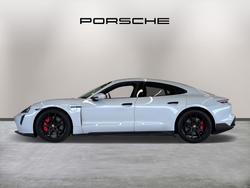 Porsche Taycan Photo 4