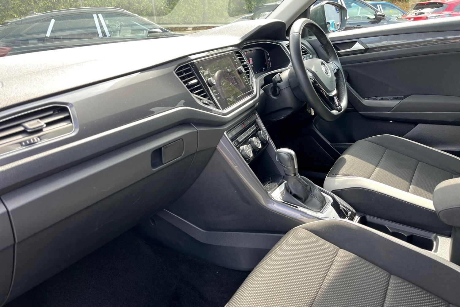 Volkswagen T-Roc Photo 17