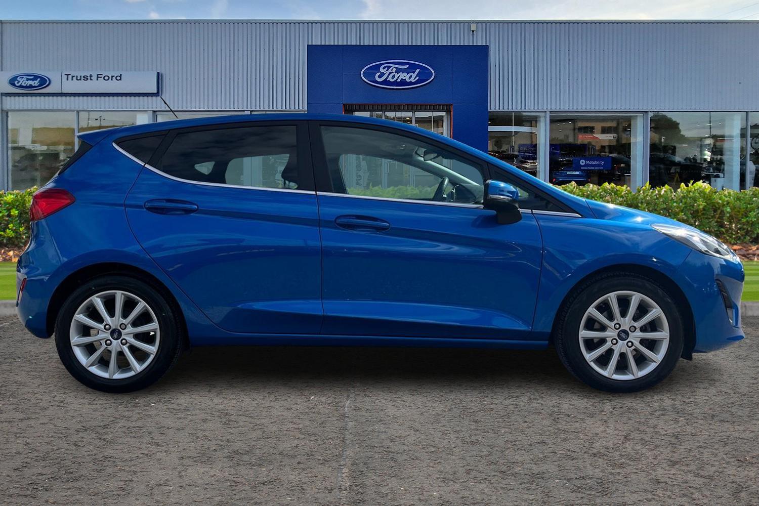 Ford Fiesta Photo 2