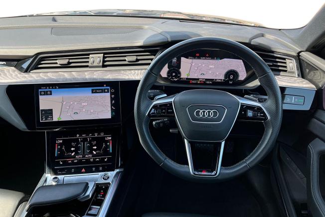 AUDI e-tron Photo 11