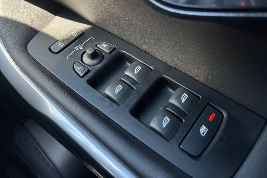 Volvo V40 Photo autoimg-26f125dee4aff68712525cbad60cf4e950d8f7d8.jpg