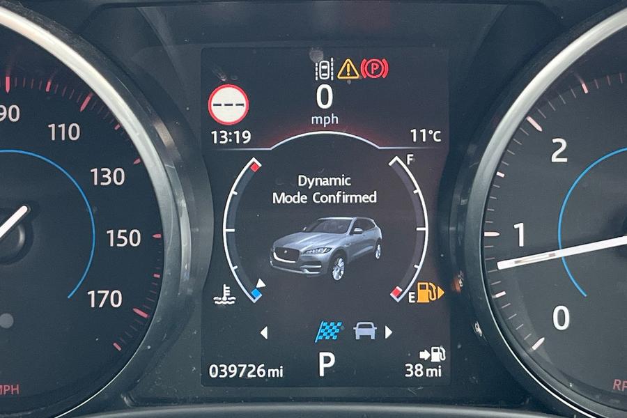 Jaguar F-PACE Photo autoimg-26f75f541a5e3118b57b67c333d94c50a3e27f56.jpg