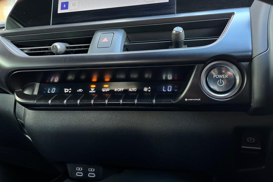 Lexus UX Photo autoimg-26fd05dc2f061d6871ade3c9a705e7e4eb808543.jpg