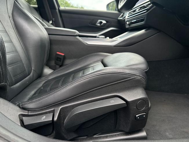 BMW 3 Series Photo 26