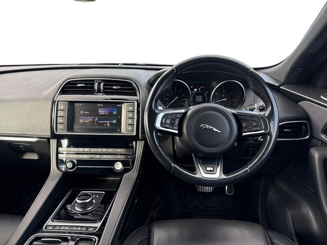 JAGUAR F-Pace Photo 11