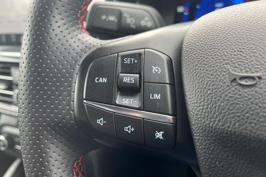 Ford FOCUS Photo autoimg-270182cff181cfcf32384290adf4476707a1925e.jpg
