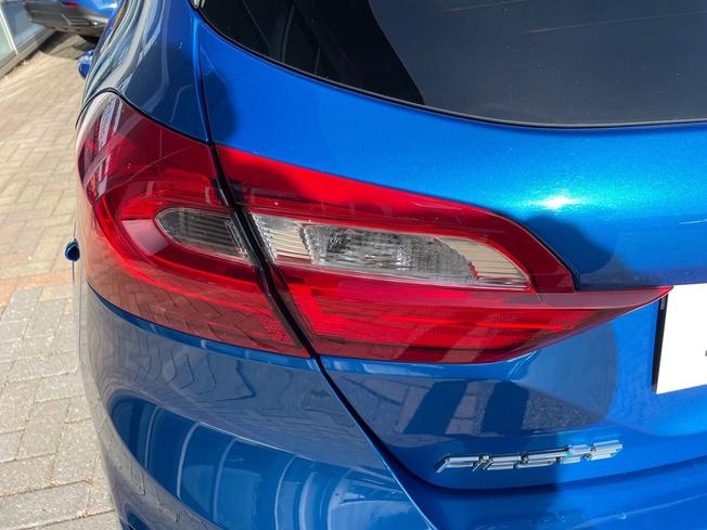 FORD Fiesta Photo 18