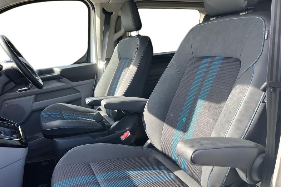 Ford E-TRANSIT CUSTOM Photo autoimg-270cdcde54877ae721398339461e6bfae627612f.jpg