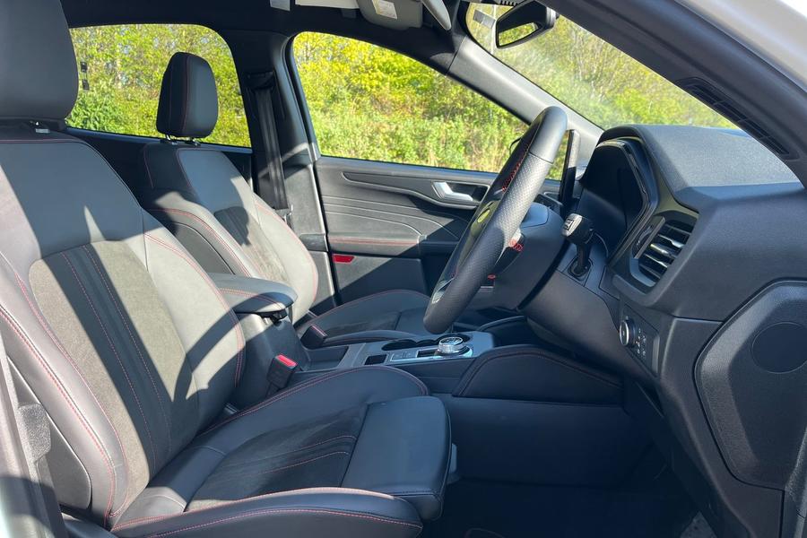 Ford KUGA Photo autoimg-27141815bfae57c48280b759a711ec025a3b12a8.jpg