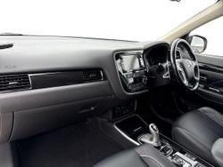 Mitsubishi Outlander Photo 2