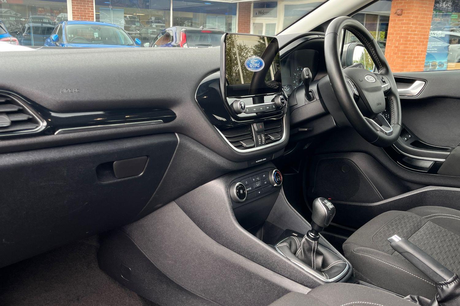 Ford FIESTA Photo 17