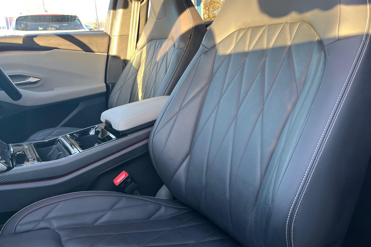 Ford Explorer Photo 18